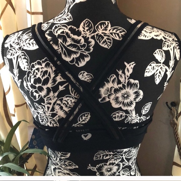 Bundle of 4 Women Sports Bra With Cross Back - Picture 7 of 7